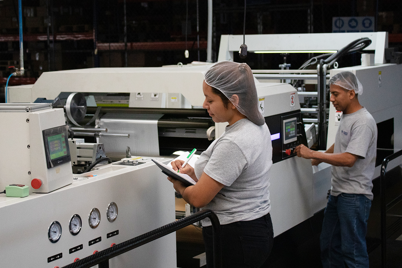 Equipo de producción trabajando